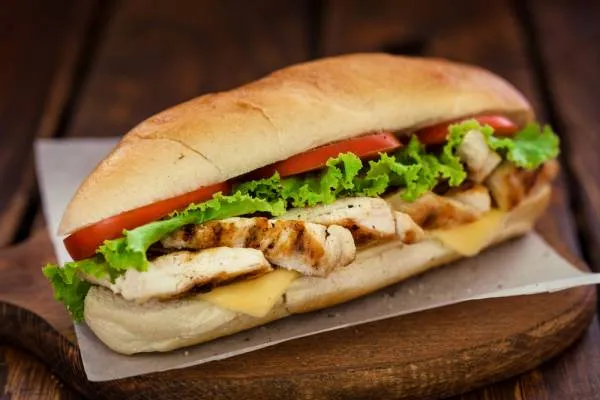 Hot-dog au poulet